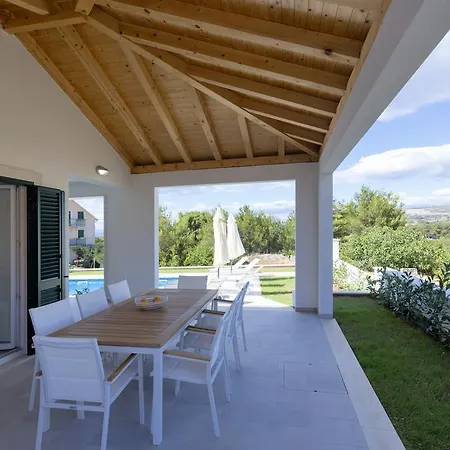 Family Makarac , Perfect Getaway With Heated Pool *