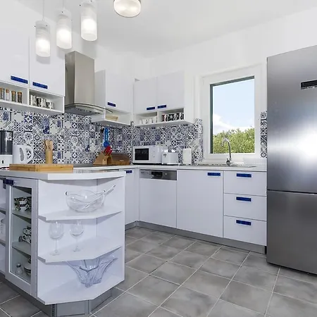 Family Makarac , Perfect Getaway With Heated Pool 빌라 *