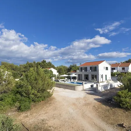 Family Makarac , Perfect Getaway With Heated Pool *