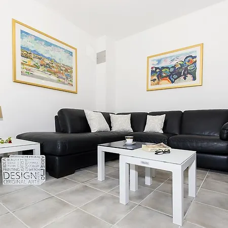 Family Makarac , Perfect Getaway With Heated Pool 빌라