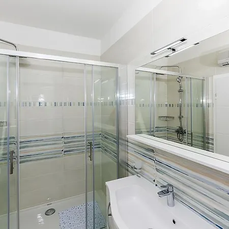 빌라 Family Makarac , Perfect Getaway With Heated Pool 밀나