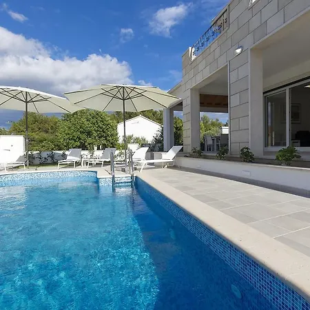 빌라 Family Makarac , Perfect Getaway With Heated Pool