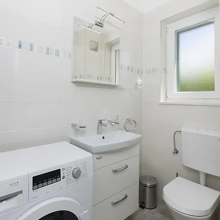 빌라 Family Makarac , Perfect Getaway With Heated Pool 밀나