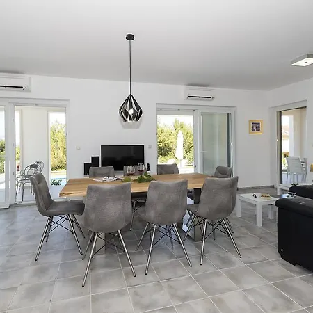 Family Makarac , Perfect Getaway With Heated Pool