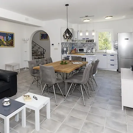 Family Makarac , Perfect Getaway With Heated Pool