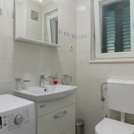 빌라 Family Makarac , Perfect Getaway With Heated Pool 밀나