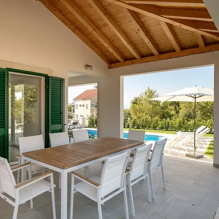 Family Makarac , Perfect Getaway With Heated Pool 밀나