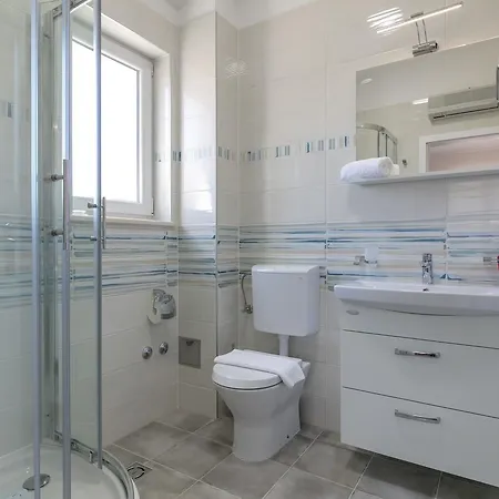 Family Makarac , Perfect Getaway With Heated Pool * 밀나