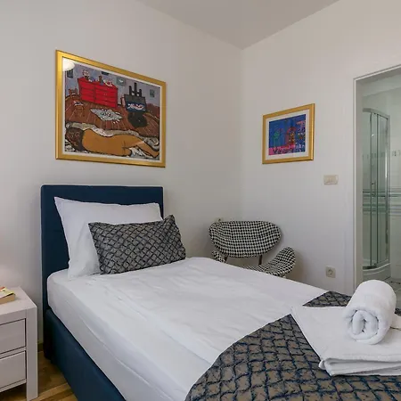 Family Makarac , Perfect Getaway With Heated Pool *