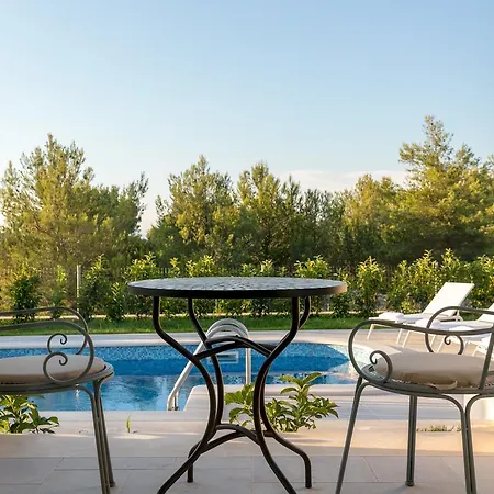 Family Makarac , Perfect Getaway With Heated Pool 밀나