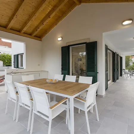 빌라 Family Makarac , Perfect Getaway With Heated Pool