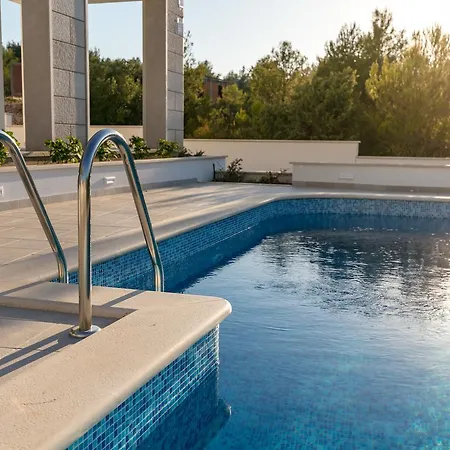 Family Makarac , Perfect Getaway With Heated Pool 빌라 *