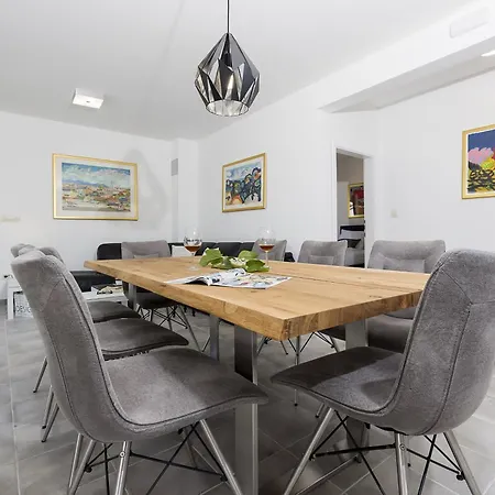 Family Makarac , Perfect Getaway With Heated Pool 빌라 밀나