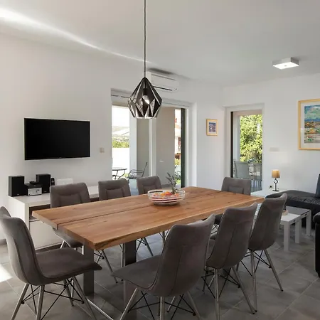 Family Makarac , Perfect Getaway With Heated Pool